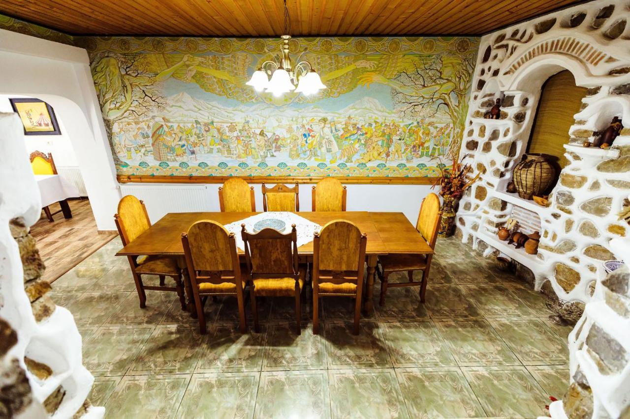 Pensiunea Iris Turcineşti Екстериор снимка